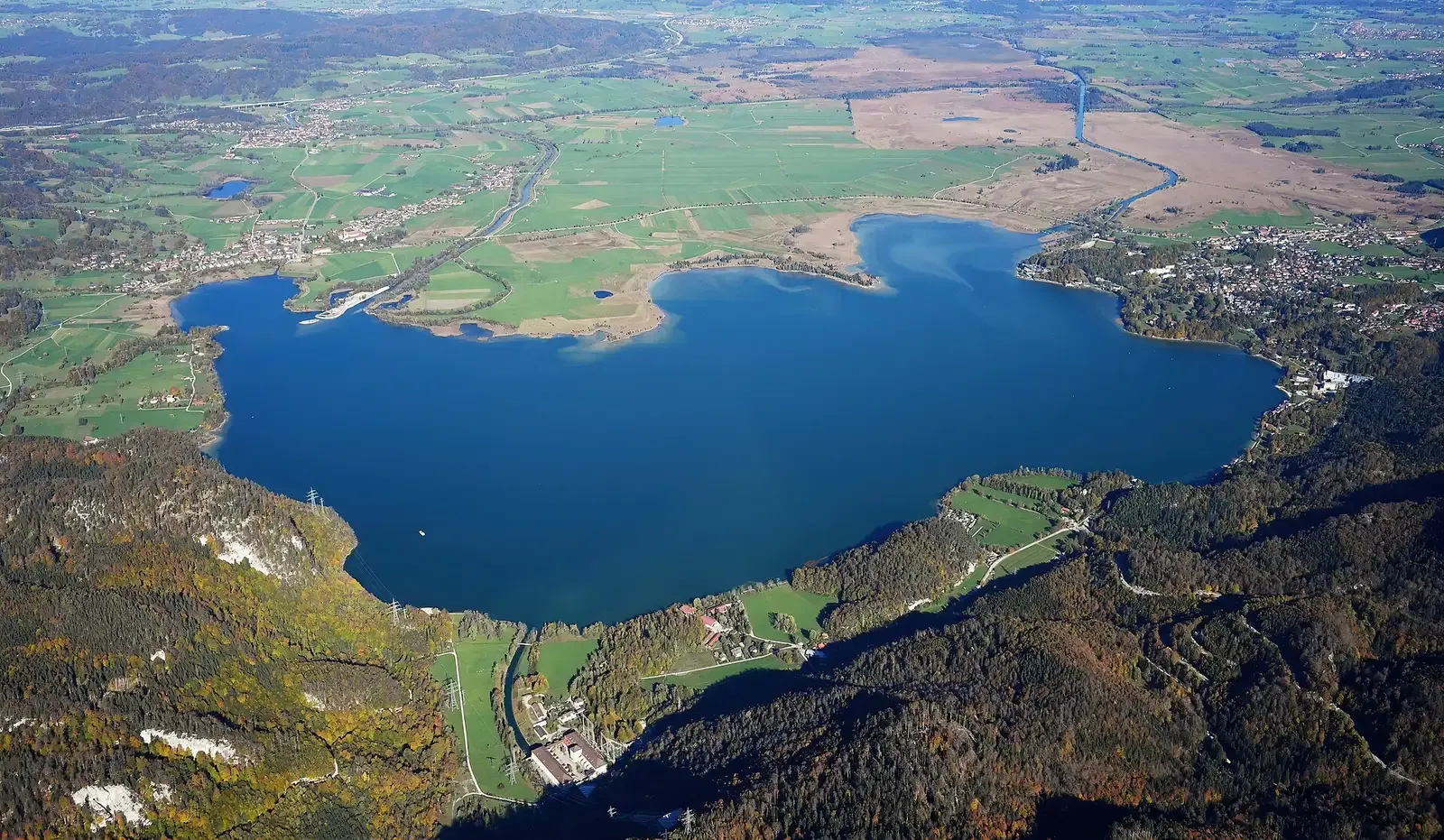 Hotel Gasthof zur Post, Kochel am See: Aerial view of Lake Kochelsee from the south